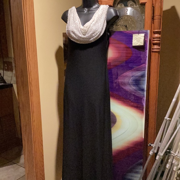 JACKIE JON NY BLACK CREAM EMBELLISHED FORMAL SLEEVELESS MAXI DRESS SZ. 4 - Picture 2 of 16
